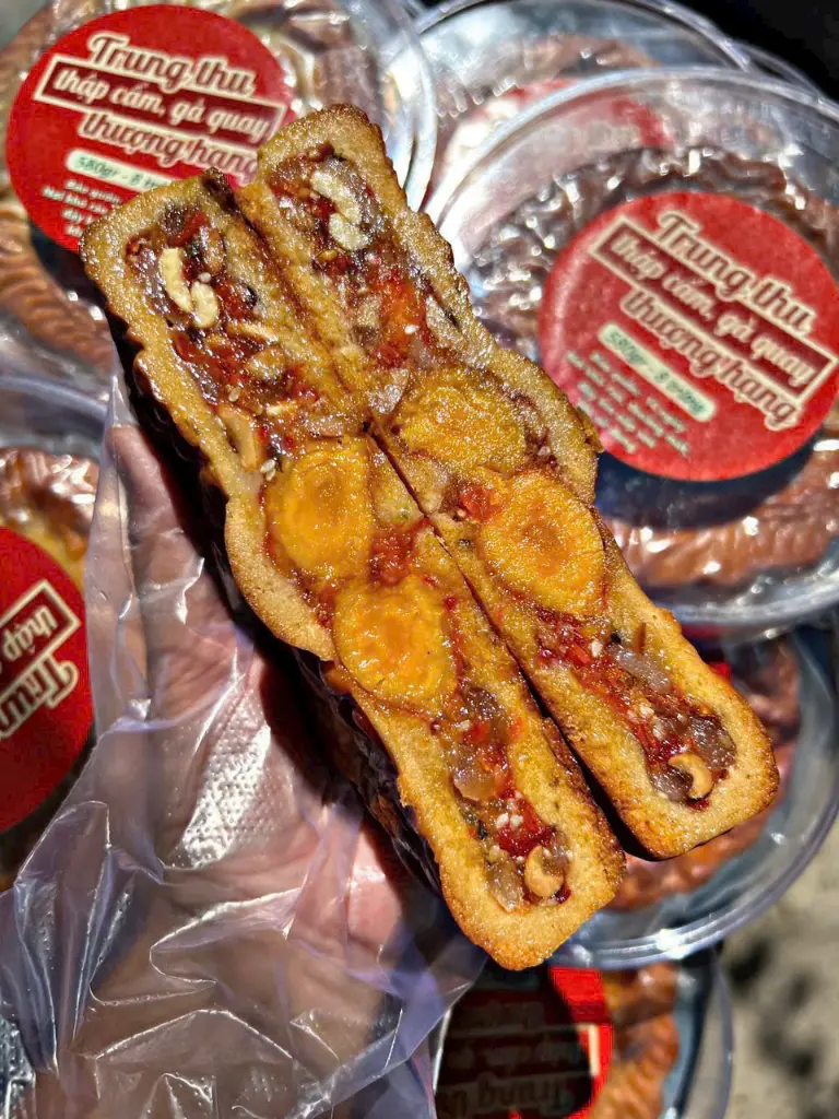 banh trung thu ga quay thap cam (1).webp