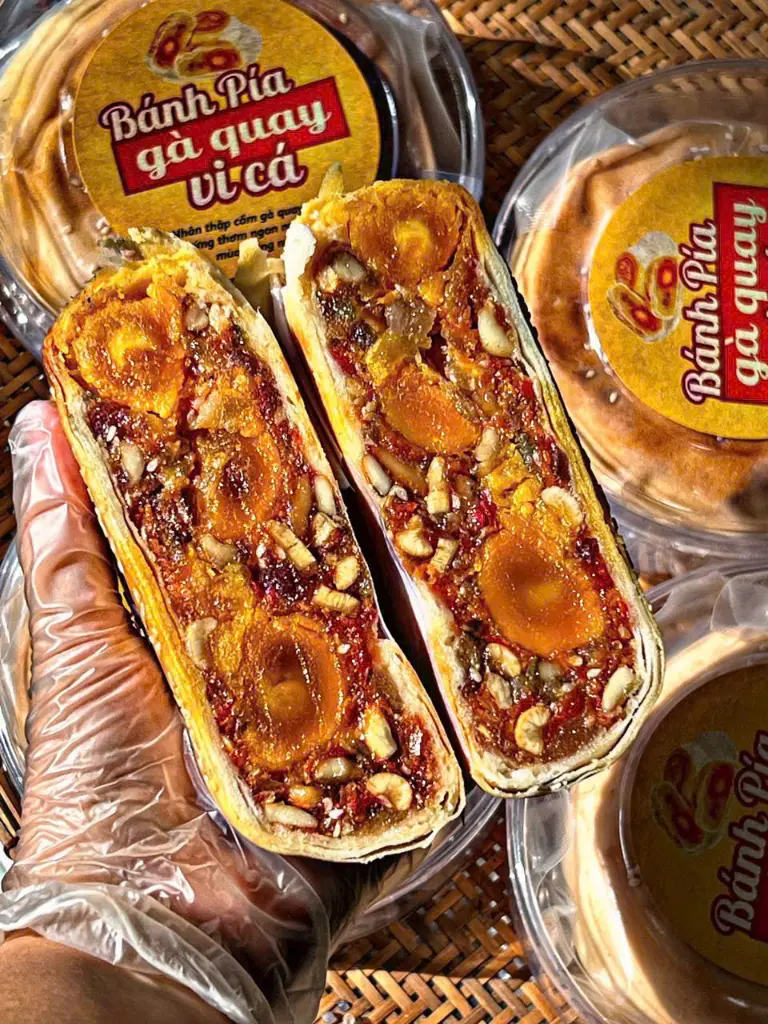 banh pia ga quay vi ca (4).webp