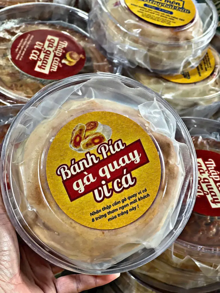 banh pia ga quay vi ca (2).webp