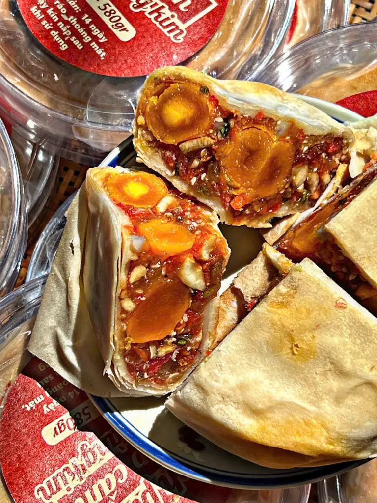 banh pia thap cam hoang kim (8).webp