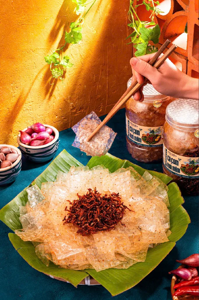 bánh tráng cá cơm rim mắm me 3.webp