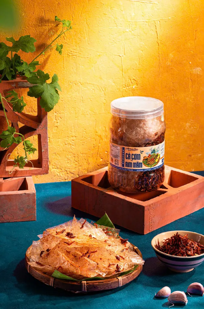 bánh tráng cá cơm rim mắm me 2.webp