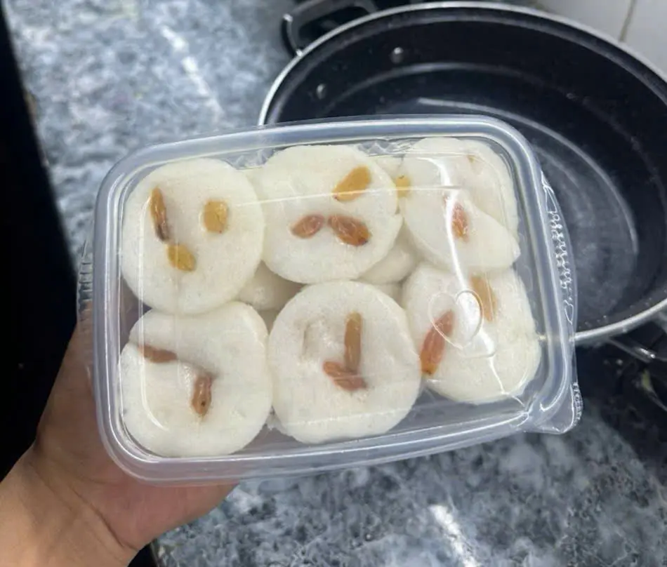 Bánh Bò Nho Khô 500G /Steamed Sponge Cake With Grape